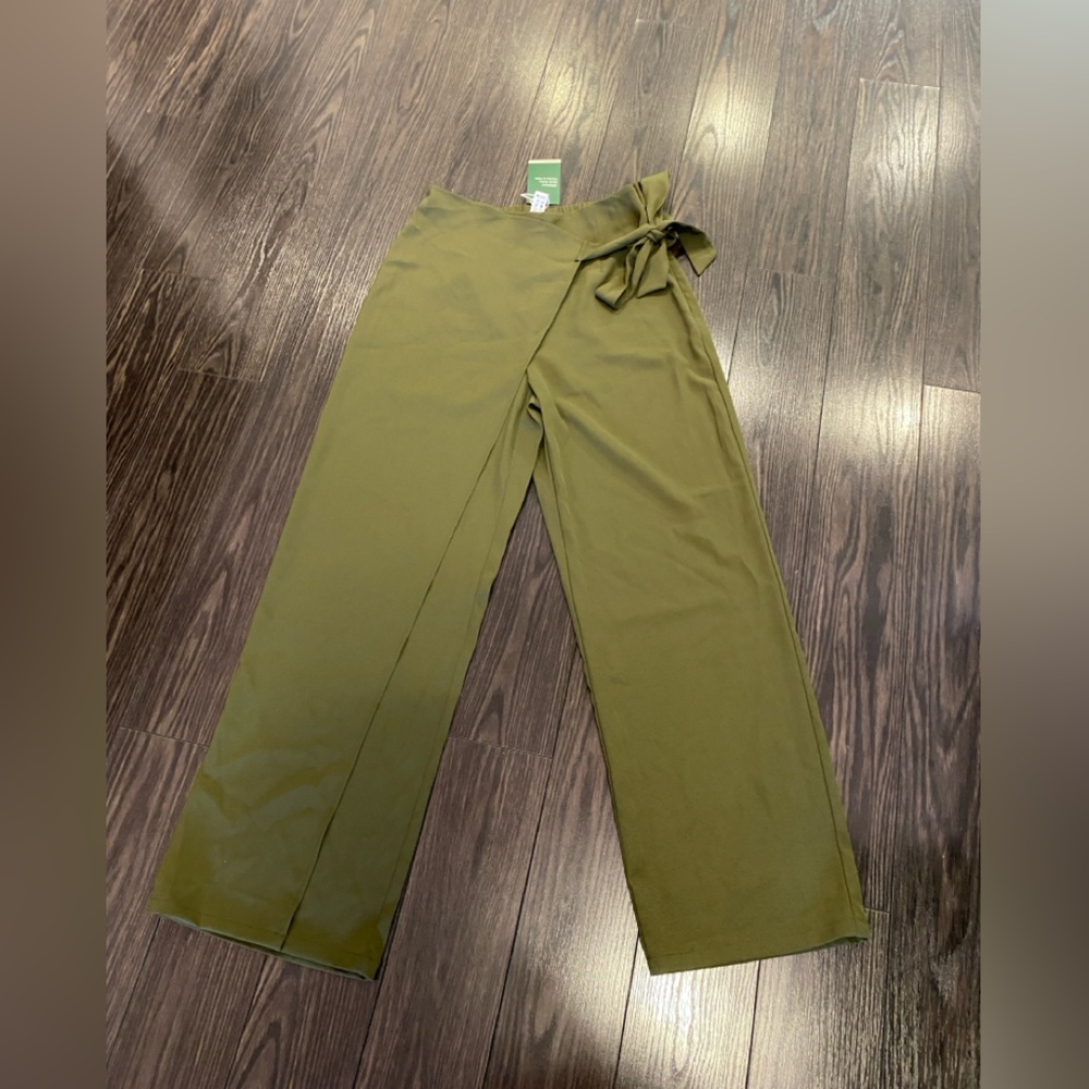 NWT Halara Wide Leg Pants with Side Tie Detail - size small
.